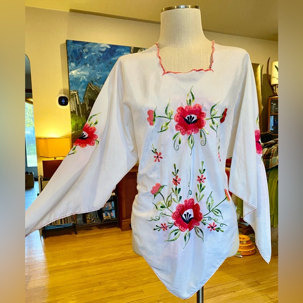 Vintage peasant style embroidered white hippie boho bell sleeve top/blouse- sz M